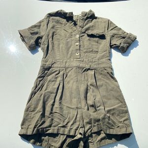 Women’s Medium, Army green Romper.